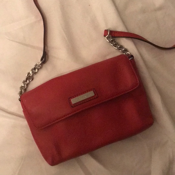 🎉HOST PICK🎉 CALVIN KLEIN CROSSBODY IN RED - Picture 2 of 5